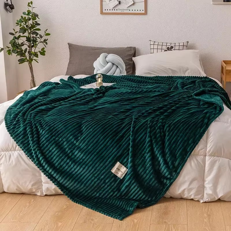 Bed Blankets Solid Yellow-Green Soft and Soft Flannel Blankets on the Bed Thick Blankets And